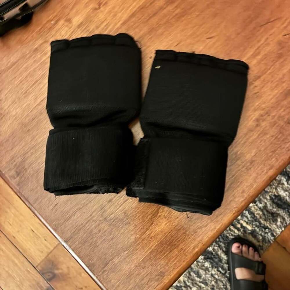 TRVFIT Gel Inner Gloves Quick Wraps With Wrist Support - Picture 2 of 2